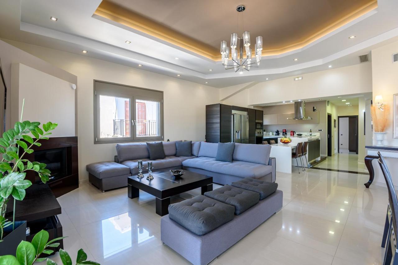 Luxury Villa In City Center With Rooftop Swimming Pool Hriszí Aktí Haniá Kültér fotó