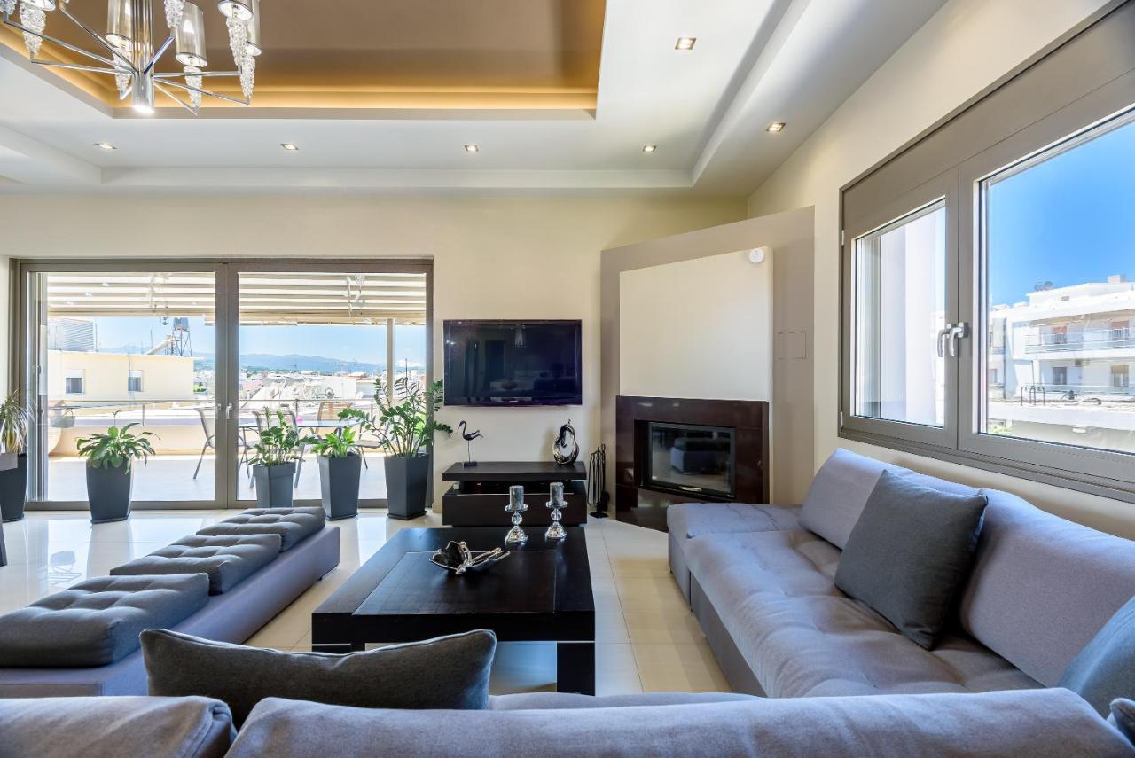 Luxury Villa In City Center With Rooftop Swimming Pool Hriszí Aktí Haniá Kültér fotó