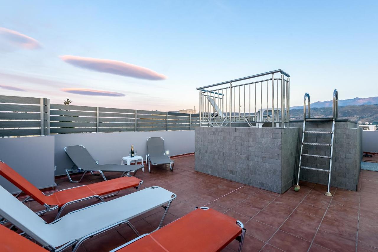 Luxury Villa In City Center With Rooftop Swimming Pool Hriszí Aktí Haniá Kültér fotó