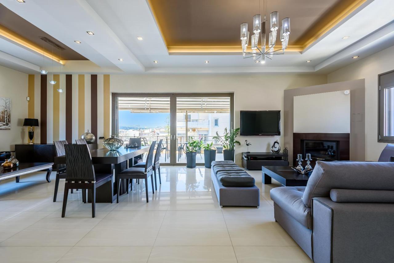 Luxury Villa In City Center With Rooftop Swimming Pool Hriszí Aktí Haniá Kültér fotó