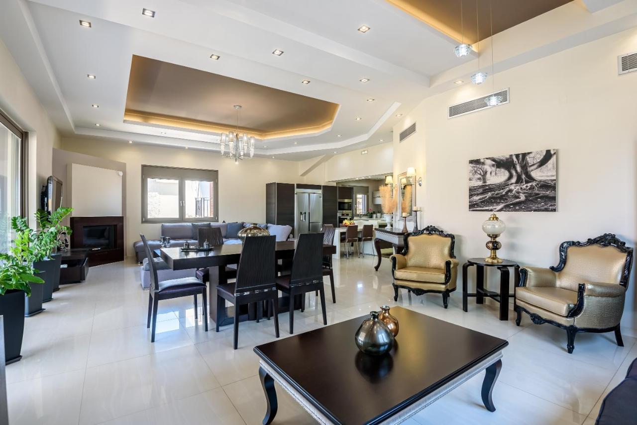 Luxury Villa In City Center With Rooftop Swimming Pool Hriszí Aktí Haniá Kültér fotó