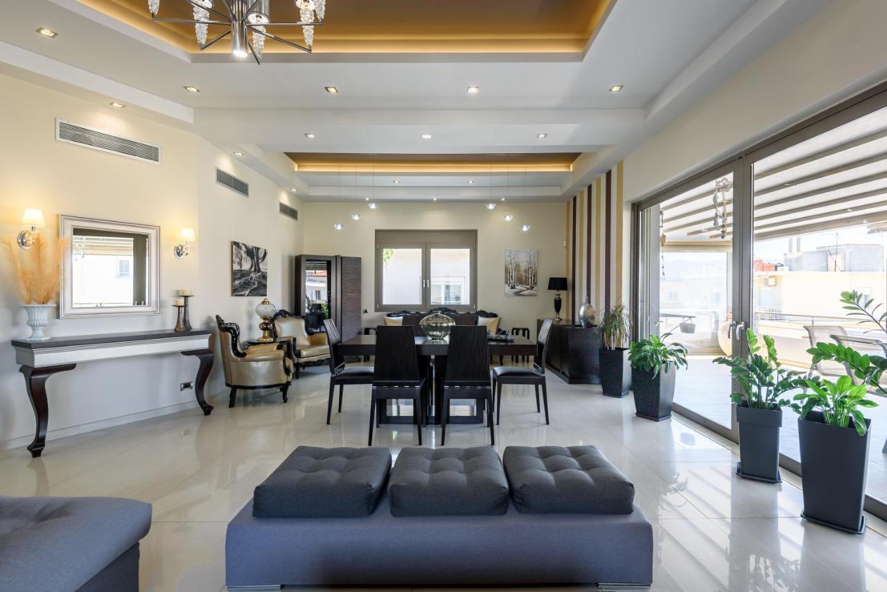 Luxury Villa In City Center With Rooftop Swimming Pool Hriszí Aktí Haniá Kültér fotó