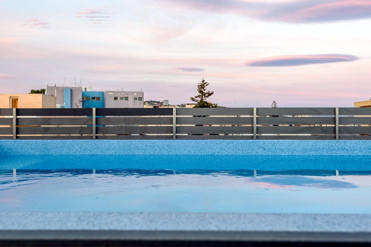 Luxury Villa In City Center With Rooftop Swimming Pool Hriszí Aktí Haniá Kültér fotó