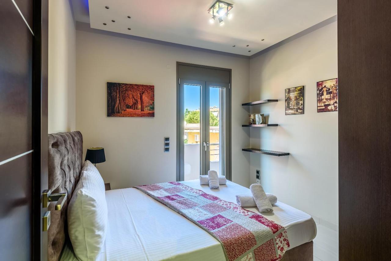 Luxury Villa In City Center With Rooftop Swimming Pool Hriszí Aktí Haniá Kültér fotó