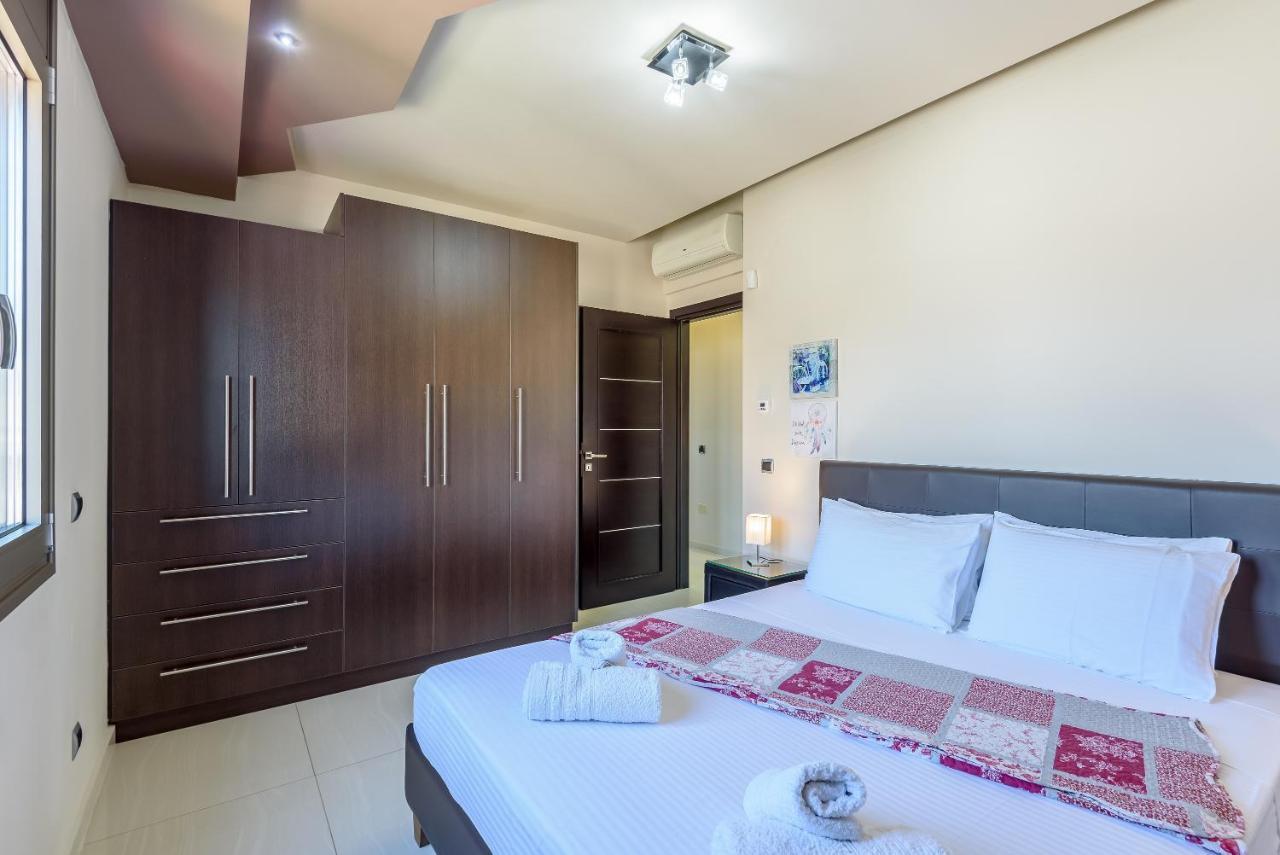 Luxury Villa In City Center With Rooftop Swimming Pool Hriszí Aktí Haniá Kültér fotó
